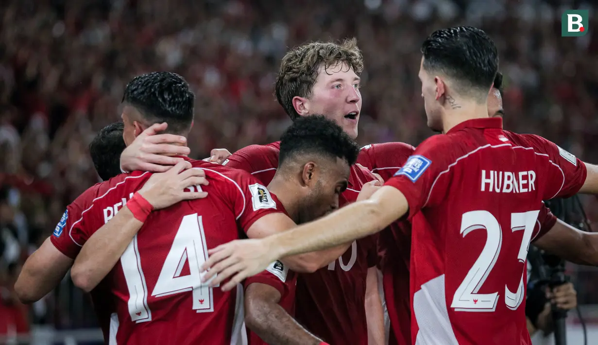 Timnas Indonesia merayakan gol yang dicetak Ole Romeny ke gawang China dalam laga Kualifikasi Piala Dunia 2026 zona Asia di Stadion Utama Gelora Bung Karno (SUGBK) Senayan, Jakarta, Kamis (5/6/2025). (Bola.com/Bagaskara Lazuardi)