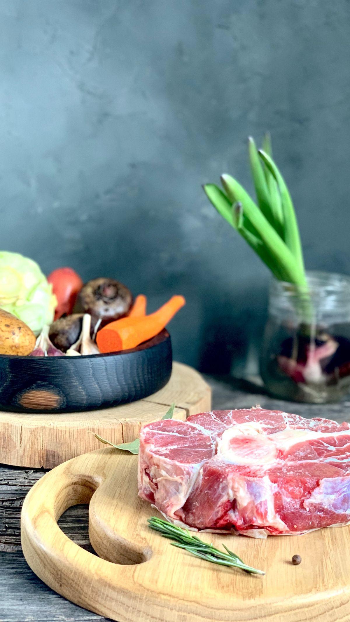 Cita rasa masakan Melayu kaya akan bumbu rempah-rempahnya yang kuat. Bumbu rempah ini bahkan sudah turun menurun mengikuti resep dari nenek moyang. Dari hidangan utama hingga makanan ringan, masakan Melayu menyajikan berbagai rasa yang memikat, seperti r