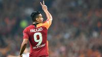 10. Radamel Falcao (Galatasaray / 12 Gol dari 27 laga Liga Champions) - Meskipun penampilannya tidak selalu konsisten tapi bomber asal Kolombia ini memiliki kualitas tingga sebagai bomber nomor sembilan. (AFP/Ozan Kose)