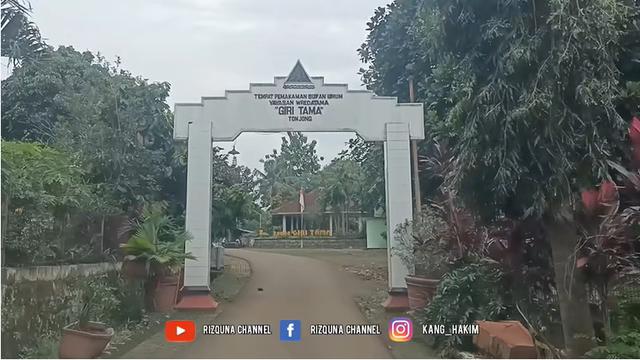 6 Potret Makam Mendiang Kasino Warkop DKI Setelah 24 Tahun, Tetap Terawat