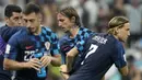 Modric tak bermain hingga akhir laga saat melawan Argentina. Sang kapten ditarik keluar pada menit ke-81 dan digantikan oleh Lovro Majer. (AP Photo/Martin Meissner)