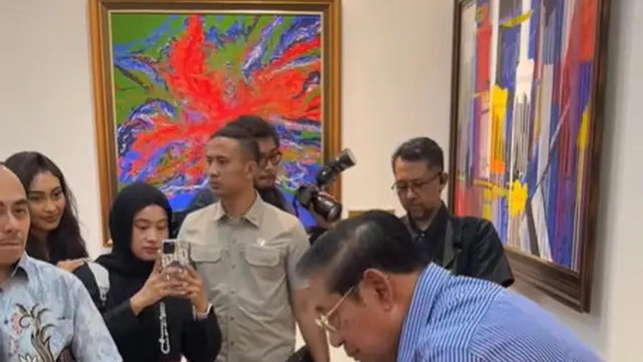 6 Potret Titiek Puspa Penuhi Undangan SBY dan Kumpul Bareng Artis Senior Sebelum Sakit