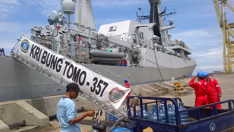 7 Hari Cari QZ8501, KRI Bung Tomo Alami Siklus Kapal Perang