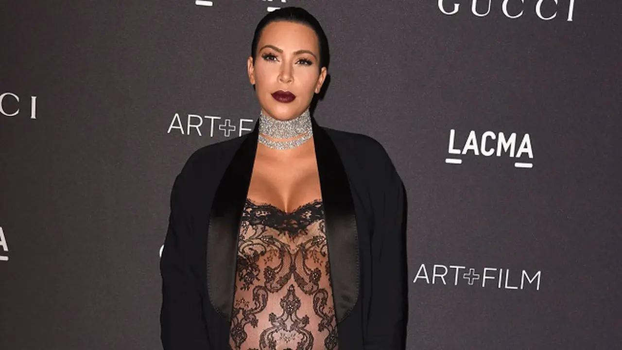 Kim Kadarshian, biar hamil tetap tampil seksi