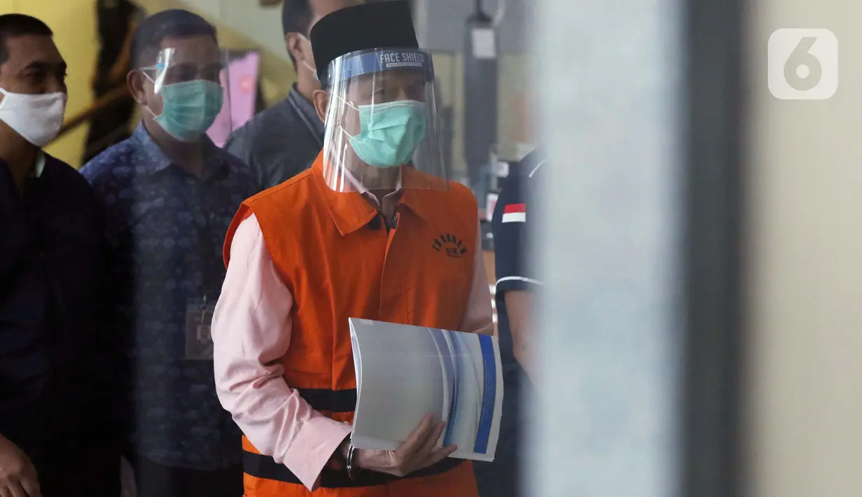 Mantan Anggota BPK, Rizal Djalil sebelum rilis penahanan di Gedung KPK, Jakarta, Kamis (3/12/2020). Rizal merupakan tersangka penerima suap proyek air minum di PUPR. Ia diduga menerima Sin$ 100 ribu dari Komisaris Utama PT Minarta Dutahutama, Leonardo J Prasetyo. (Liputan6.com/Helmi Fithriansyah)