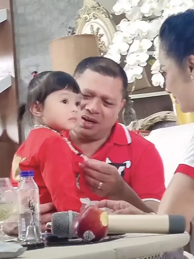 Potret kebersamaan Ameena dengan Kris Dayanti dan Raul Lemos, sumber Instagram: @seri_nur_halimah