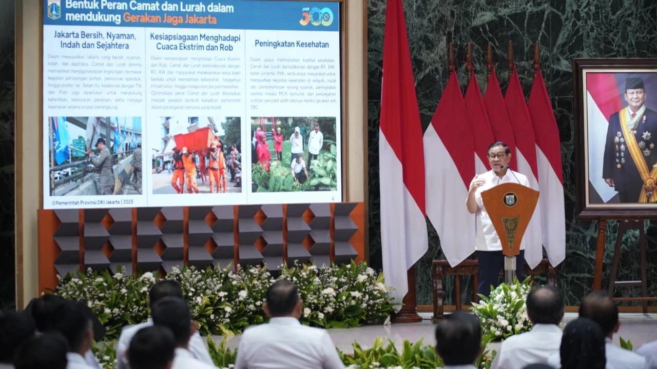 Pramono Perintahkan Atribut Partai Dibersihkan: Ada Spanduk 'Bekerja dengan Rakyat' tapi Tak Pernah Bekerja dengan Rakyat