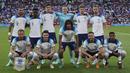 Para pemain starter Timnas Inggris berfoto sebelum dimulainya laga Grup C kualifikasi Euro 2024 menghadapi Makedonia Utara di Old Trafford, Manchester (19/6/2023). (AP Photo/Dave Thompson)