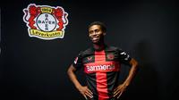 Nathan Tella yang harus bermain di Championship pada musim 2023/2024 setelah Southampton terdegradasi, akhirnya lebih memilih bergabung dengan Bayer Leverkusen di Liga Jerman meski sempat bermain dalam 3 laga di Championship. Bayer Leverkusen mengikatnya selama 5 tahun dengan nilai transfer sebesar 23,3 juta euro. (bayer04.de)