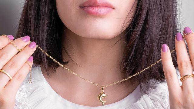 Ilustrasi mimpi kalung putus