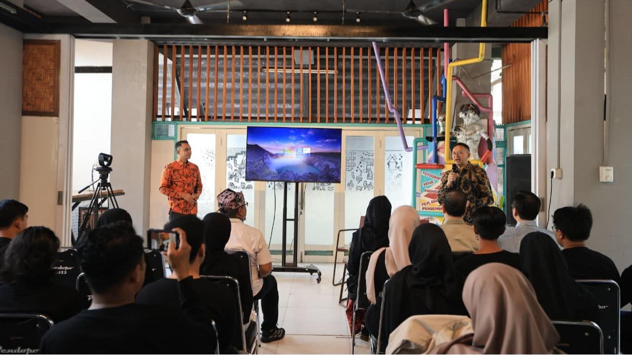 Direktur Sesdilu Kemenlu RI, Tubagus Edwin Suchranudin, saat bertemu Bupati Banyuwangi, Ipuk Fiestiandani