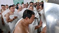 Presiden Prabowo Subianto melaksanakan ibadah Umrah di Kota Suci Makkah pada Rabu dini hari, 3 Juli 2025, di sela rangkaian kunjungan kenegaraan di Kerajaan Arab Saudi. (Foto Biro Pers Istana)