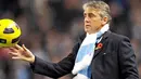 Gaya manajer Manchester City Roberto Mancini di laga EPL melawan Birmingham City di City Of Manchester Stadium, 13 November 2010. AFP PHOTO / ANDREW YATES