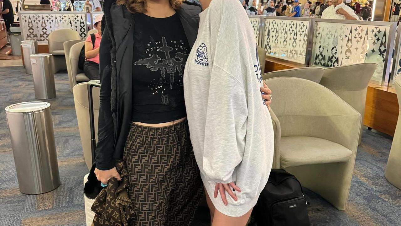 Potret Inul Bertemu Agnez Mo di Bandara