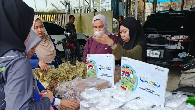 Subholding Integrated Marine Logistics PT Pertamina International Shipping menyalurkan bantuan untuk masyarakat yang terdampak bencana banjir di Jakarta dan Bekasi, Jawa Barat pada awal Maret 2025 lalu.