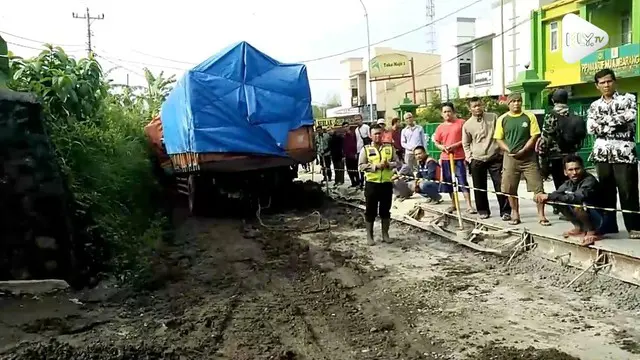Jalur yang menghubungkan Ajibarang dan Purwokerto terputus. Hal ini disebabkan adanya truk yang terperosok serta jalanan yang diperbaiki.