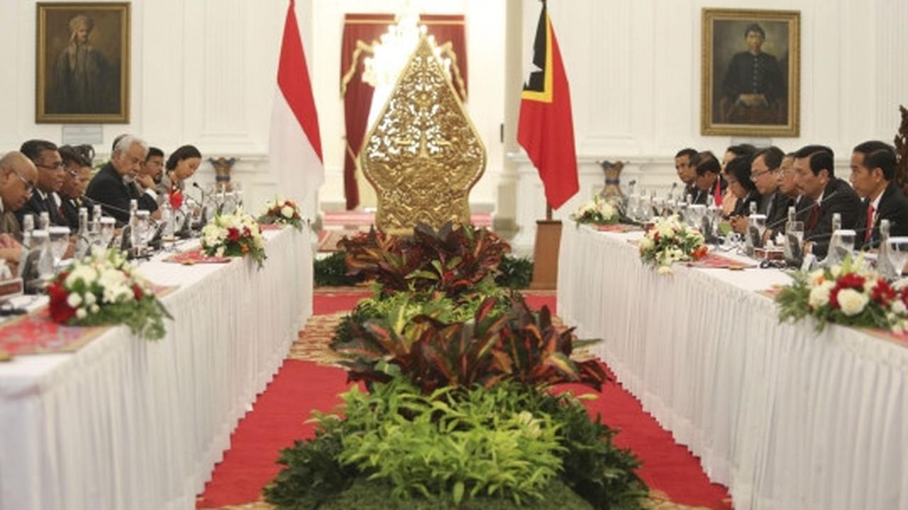 Akrabnya Jokowi dan PM Timor Leste ngobrol santai di teras Istana