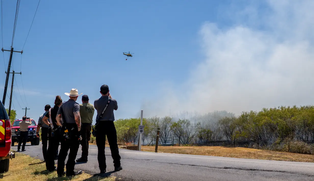 Kota Austin dan kabupaten tetangganya terus bergulat dengan gelombang panas yang berkepanjangan, dengan imbauan panas yang berlebihan dikeluarkan di seluruh negara bagian. (Brandon Bell/Getty Images/AFP)