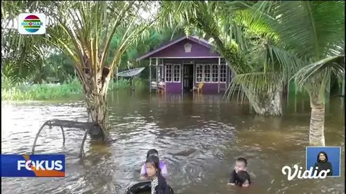 Fokus : Evakuasi 71 Nelayan Terjebak di Dermaga Pantai Tegalbuleud, Sukabumi