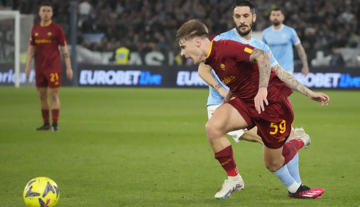 Lazio juga mendapat satu kartu merah untuk Adam Marusic tapi kartu itu diberikan usai laga berakhir. (AP Photo/Gregorio Borgia)