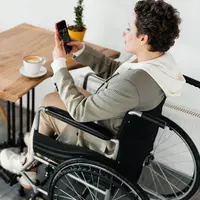Aplikasi-aplikasi yang tersedia di smartphone ini dapat membantu difabel dalam melakukan mobilitas sehari-hari.