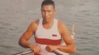 Gaya Lasmin saat beraksi diatas kano dan menyabet medali emas di tahun 90-an. (foto: Liputan6.com/repro dok.pribadi/ahmad akbar fua)