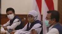 Konferensi pers perkembangan kasus virus corona baru yang memicu COVID-19 di Gedung Grahadi, Senin (4/5/2020) (Foto: Liputan6.com/Dian Kurniawan)