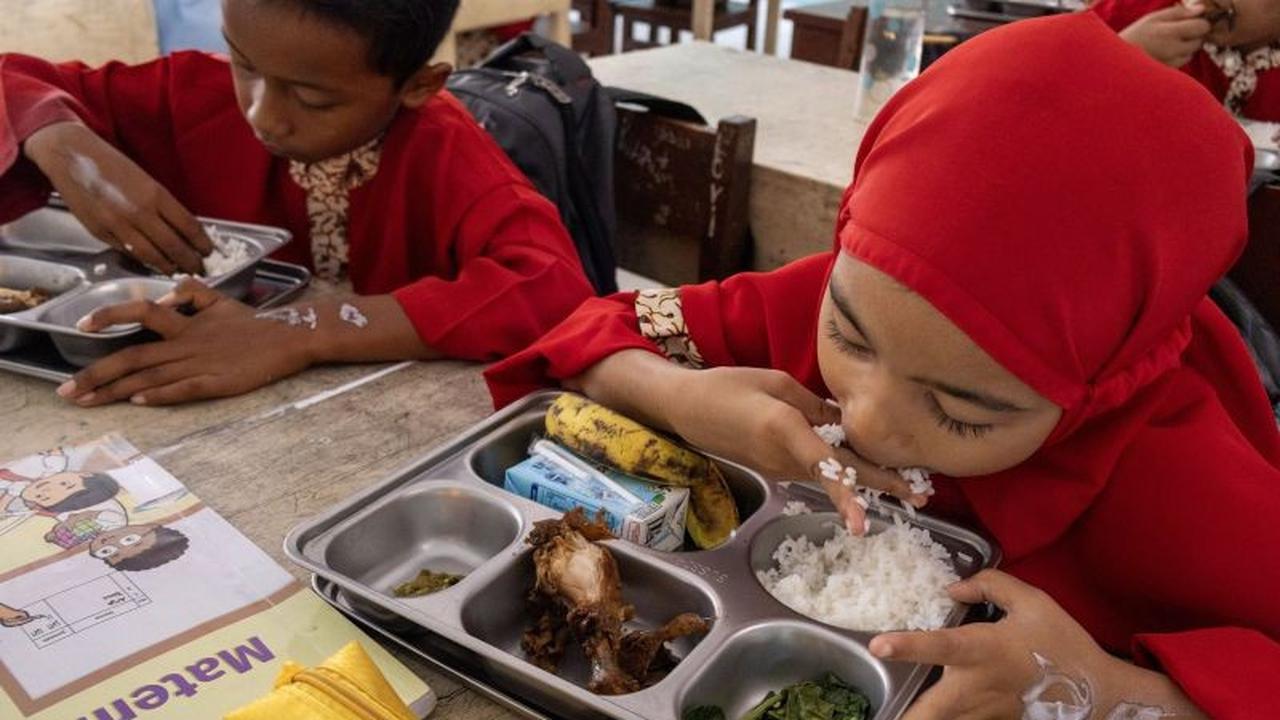 Bukan Sekadar Bantuan, Ini Alasan Program Sosial Jadi Investasi Jangka Panjang: Kualitas SDM Indonesia Terangkat!
