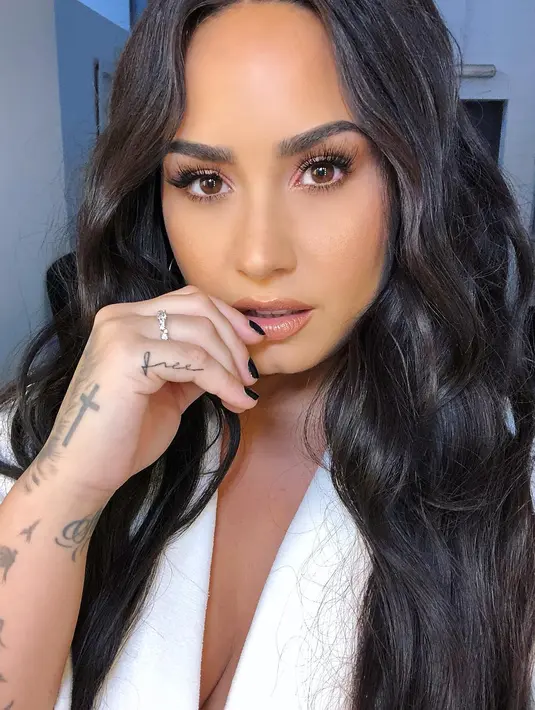 Seperti yang sudah diketahui, Demi Lovato tak lagi menyentuh alkohol untuk beberapa tahun. Namun kini hal tersebut sudah berubah. (instagram/ddlovato)