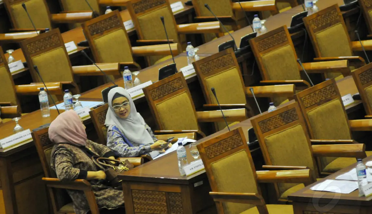 Dari 560 anggota Dewan, hanya 285 anggota yang hadir di ruang rapat di Kompleks Parlemen Senayan, Jakarta, Selasa (26/8/14). (Liputan6.com/Johan Tallo)