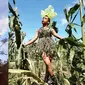 6 Pemotretan Nyeleneh Mimi Peri di Alam Bebas Ini Bikin Ngakak (sumber: Instagram/mimi.peri)