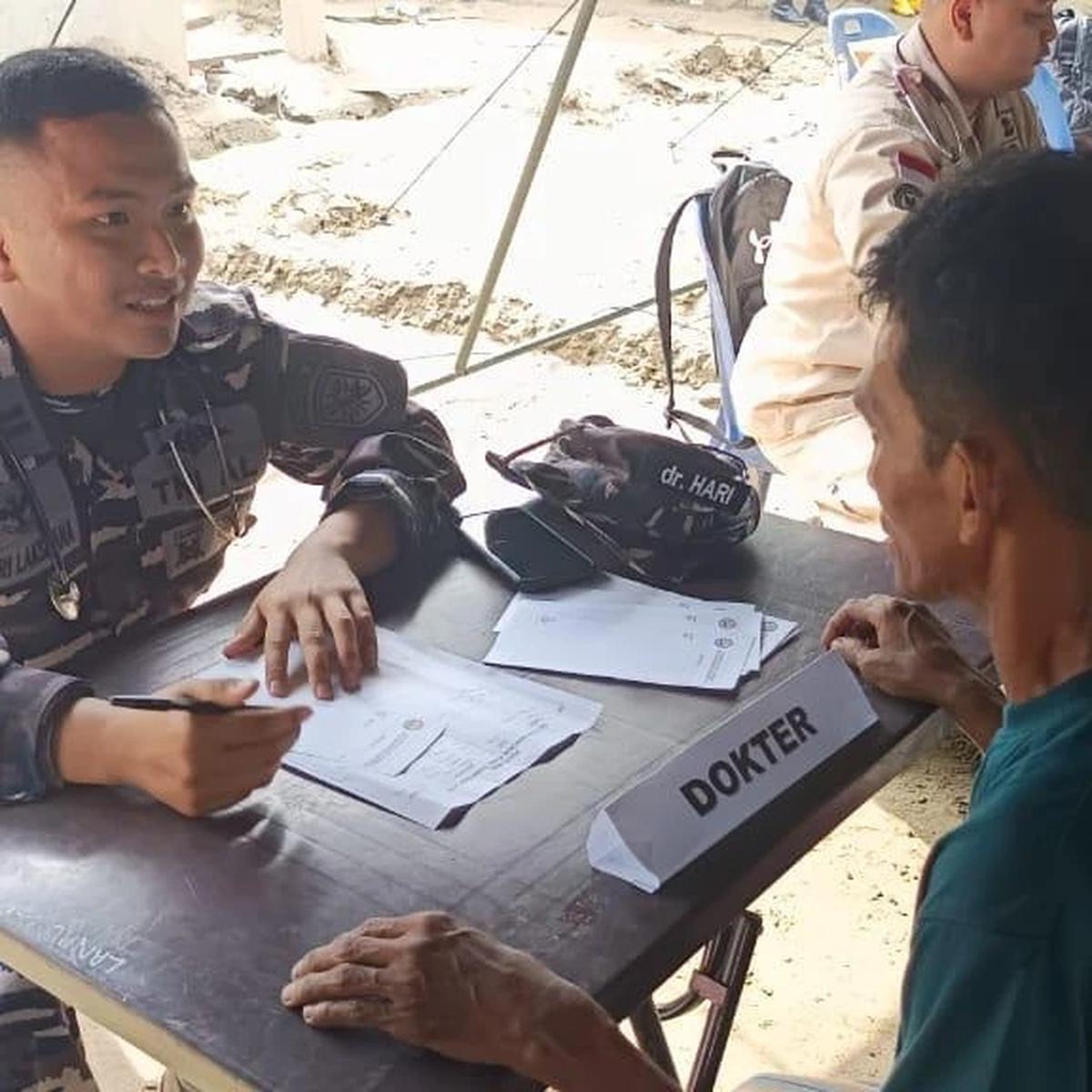 TNI AL Beri Pelayanan Kesehatan Korban Bencana di Aceh