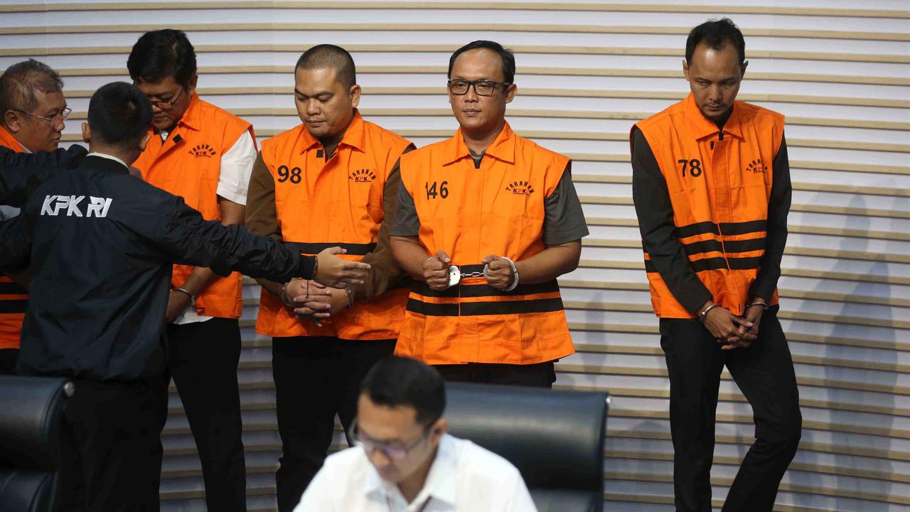 FOTO: Operasi Tangkap Tangan Seret Bupati Lampung Tengah ke Status Tersangka