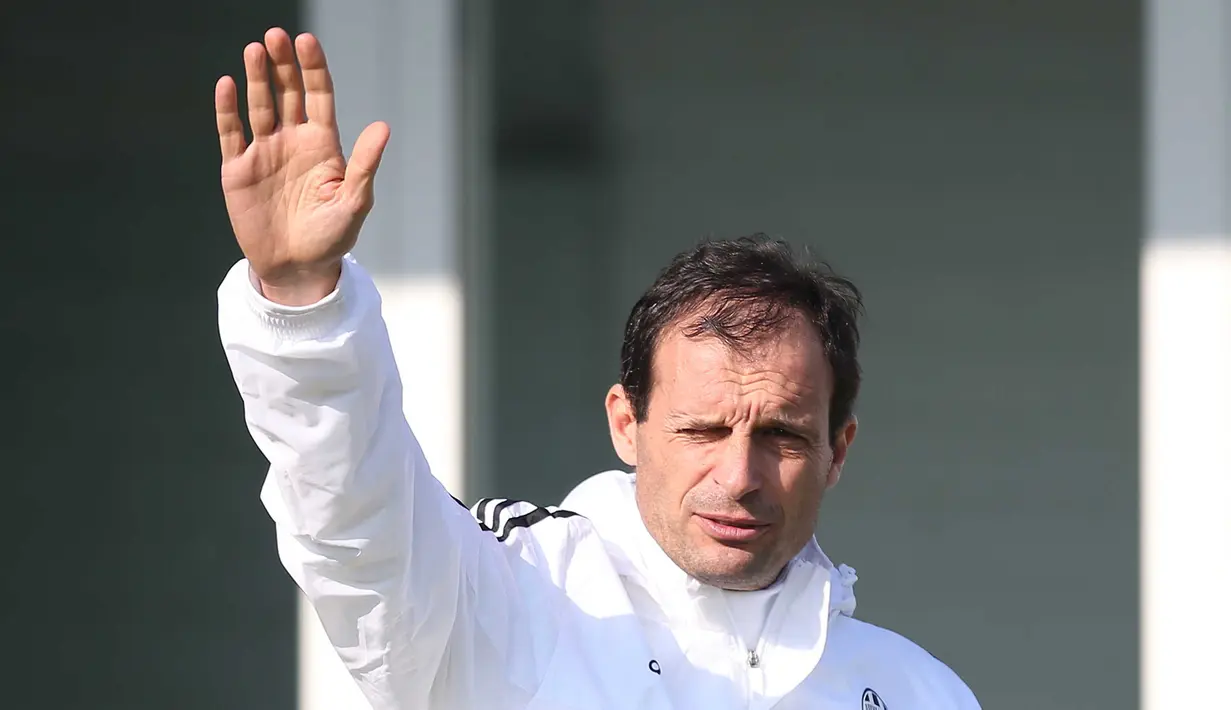  Massimiliano Allegri pelatih yang sukses bersama Juventus ini pernah datang ke Indonesia saat tour  tahun 2014.  AFP Photo/Marco Bertorello)