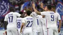 Para pemain Prancis merayakan gol yang dicetak oleh Olivier Giroud ke gawang Bulgraria pada laga uji coba terakhir jelang Euro 2020 di Stade de France, Rabu (9/6/2021). Prancis menang dengan skor 3-0. (AP/Francois Mori)