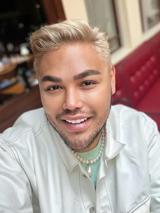 Rambut blonde Ivan Gunawan yang akrab disapa Igun ini lantas banjir pujian dari netizen. (FOTO: instagram.com/ivan_gunawan/)
