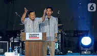 Sejumlah lembaga survei menunjukkan hasil penghitungan cepat memperlihatkan angka pasangan Calon Presiden dan Wakil Presiden nomor urut 2 Prabowo Subianto dan Gibran Rakabuming Raka unggul dalam Pemilihan Presiden 2024. (Liputan6.com/Herman Zakharia)