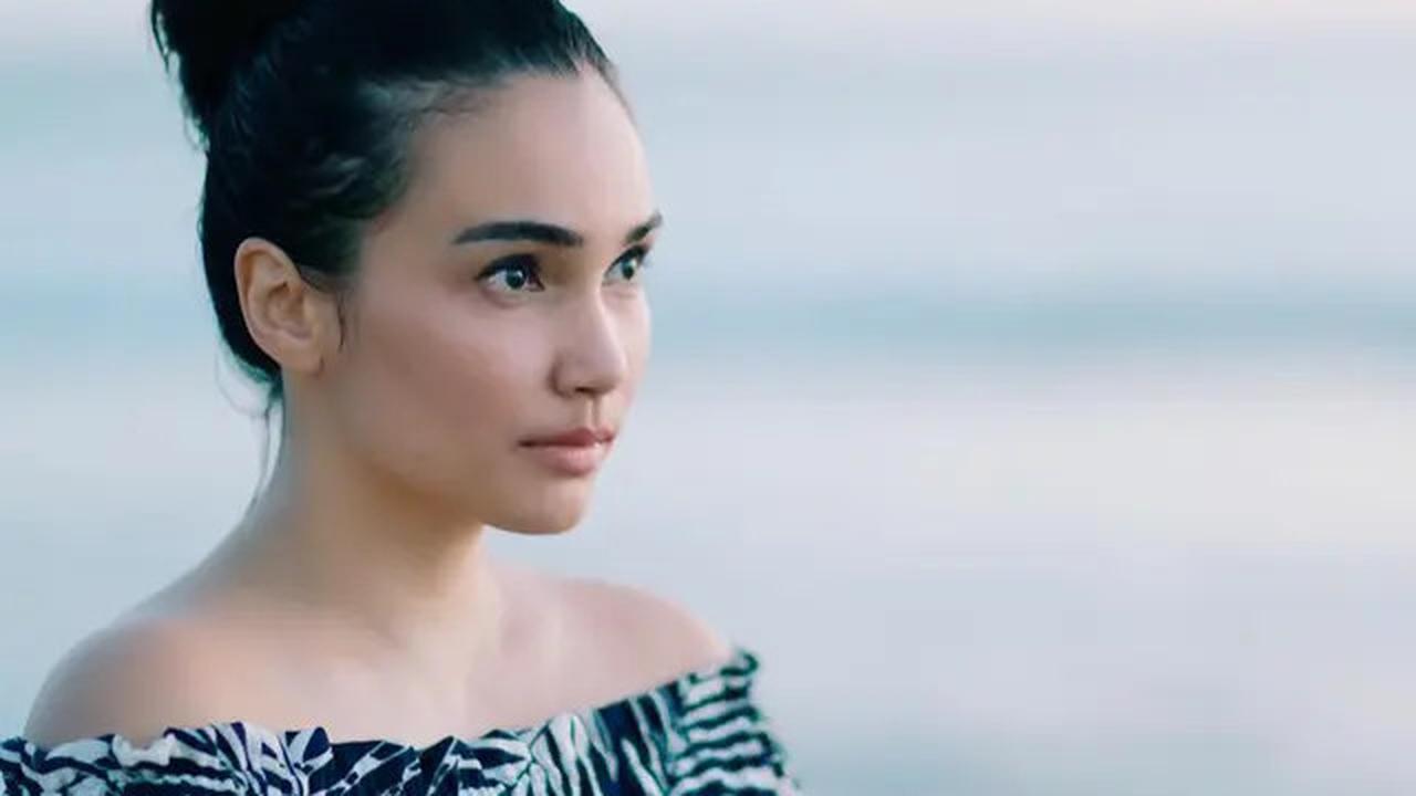 6 Pesona Feby Febiola yang Tak Pernah Memudar, Cantik dan Awet Muda di Usia 46 Tahun