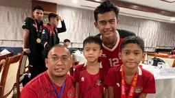 Saat momen Pratama Arhan juara SEA Games 2023, Andre Rosiade juga hadir di Thailand untuk mendukung. Ia menyaksikan Indonesia berhasil ukir sejarah menjadapatkan medali emas di SEA Games 2023. (Liputan6.com/IG/andre_rosiade)