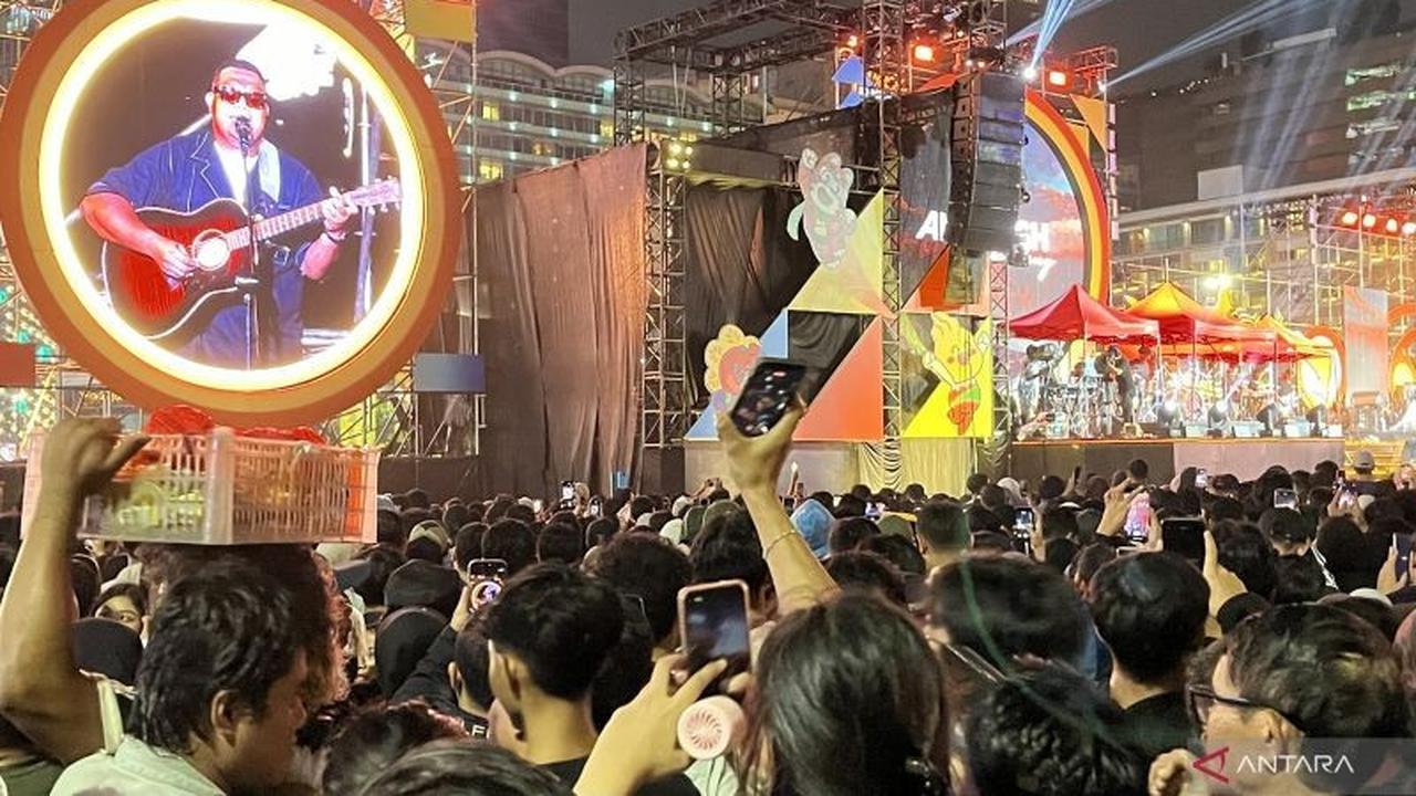 Dukungan Andmesh D'MASIV Korban Bencana Sumatra Menggema di Bundaran HI Saat Malam Tahun Baru 2026