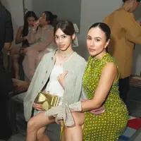 Intip gaya elegan Wulan Guritno dan London di show Saptodjojokartiko (@wulanguritno)