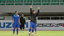 Luong Xuan Truong saat mengikuti sesi latihan sebelum melawan Timnas Indonesia di Stadion Pakansari, Bogor, (02/12/2016). (Bola.com/Nicklas Hanoatubun)