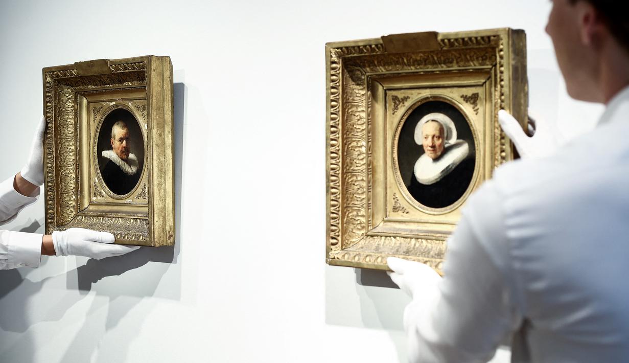 Pasangan yang dilukis dengan gaya intim yang tidak biasa untuk Rembrandt ini adalah teman dari keluarga sang seniman dan berasal dari kota kelahirannya, Leiden, Belanda. (Kenzo TRIBOUILLARD / AFP)