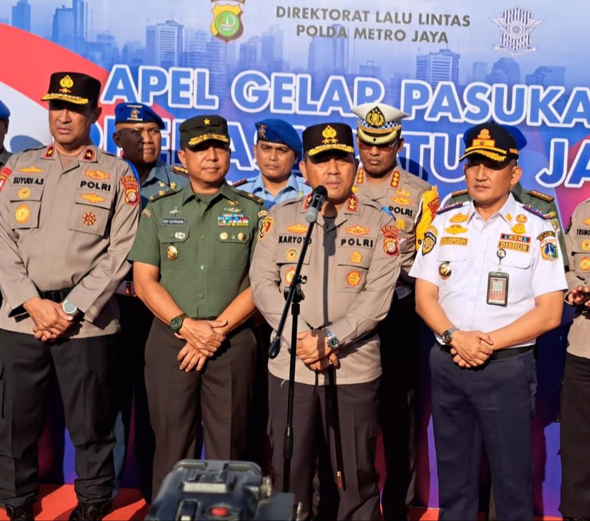 Polda Metro Jaya tengah memulai operasi 'Patuh Jaya' sesuai dengan arahan Korlantas Polri dengan mengusung tema 'Patuh dan tertib berlalu lintas adalah cermin moralitas bangsa'. Operasi penindakan terhadap pengendara itu dilakukan selama 14 hari kedepan t