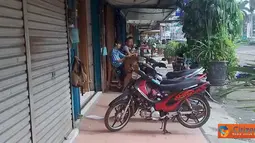 Citizen6, Jakarta: Trotoar jadi tempat parkir motor.