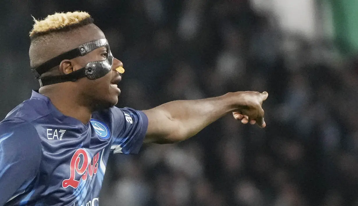 Laga Grande partita atau big match yang berlangsung di Stadion Olimpico dimenangkan oleh tim tamu dengan skor 2-1. (AP/Gregorio Borgia)