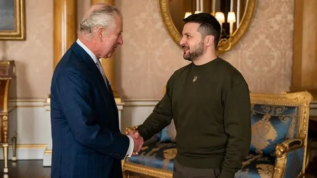 Presiden Ukraina Volodymyr Zelensky bertemu dengan Raja Inggris Charles III