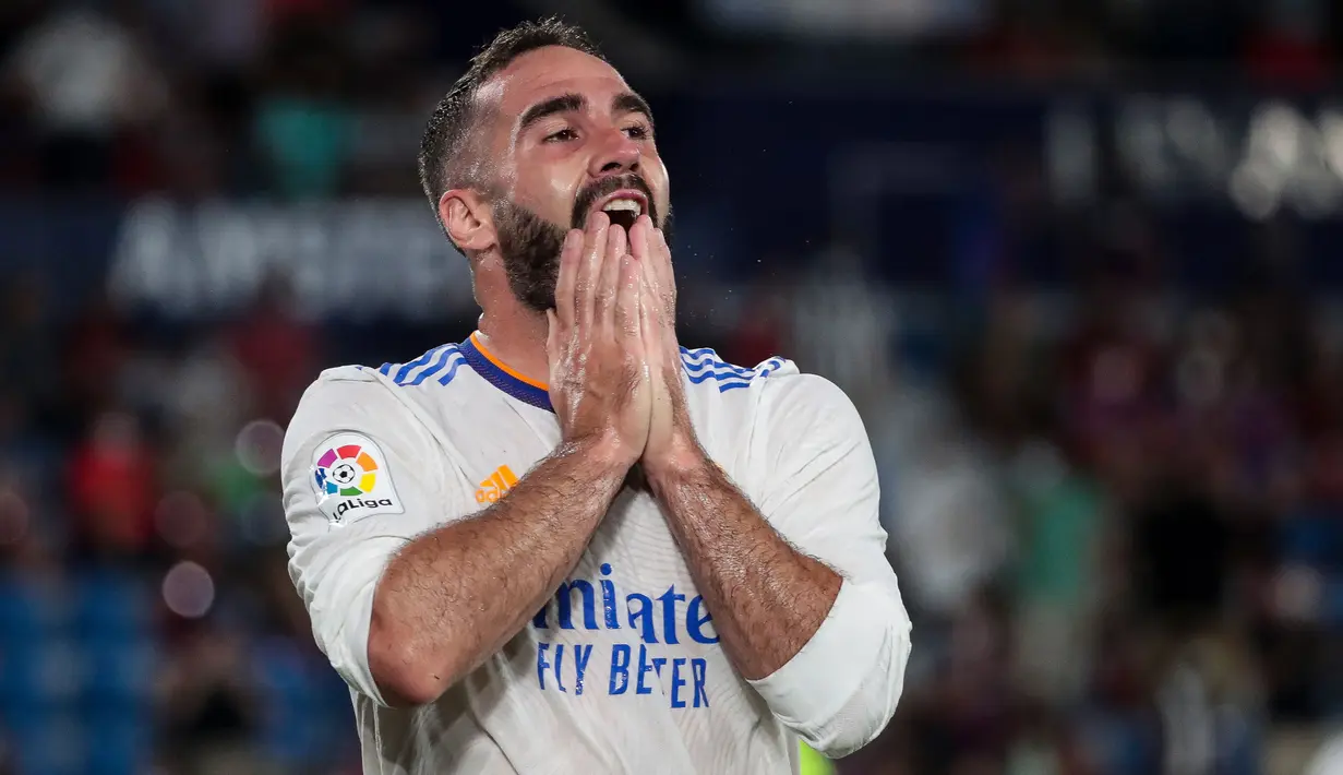 Dani Carvajal merupakan prudok akademi Real Madrid yang dibesarkan namanaya di klub Liga Jerman, Bayer Leverkusen. Ia memutuskan kembali ke Santiago Bernabeu pada 2013 dengan harga 6 juta euro. Carvajal tercatat memiliki gaji sebesar 130 ribu euro per minggunya. (AFP/Jose Miguel Fernandez)