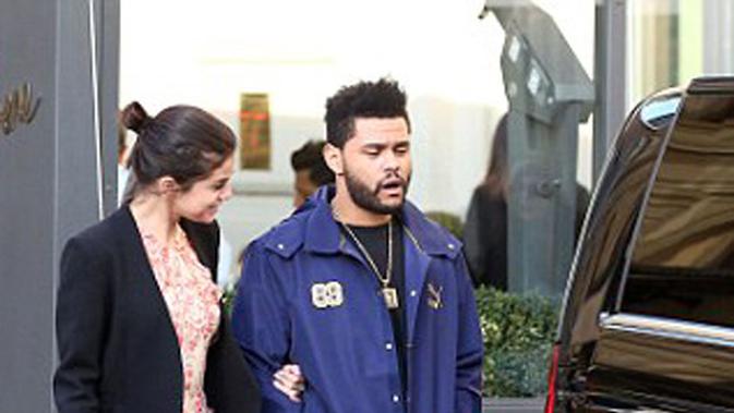 Selena Gomez dan The Weeknd Jalani LDR - Celeb Bintang.com