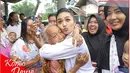 Krisdayanti maju sebagai Calon Legislatif (Caleg) DPR Ri dari Daerah Pemilihan V Malang Raya yang meliputi Kota Batu, Kota Malang dan Kabupaten Malang. Perolehan suara Krisdayanti hingga saat ini masih yang tertinggi di antara para caleg yang berkontestasi. (Liputan6.com/IG/@krisdayantilemos)